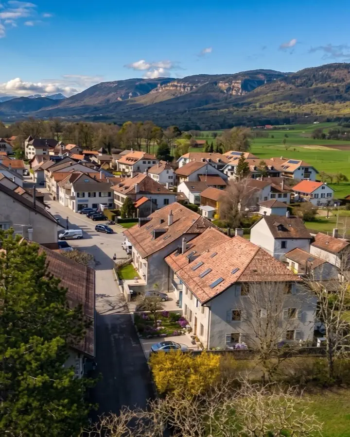 Le village de Gingins vu depuis les vignes