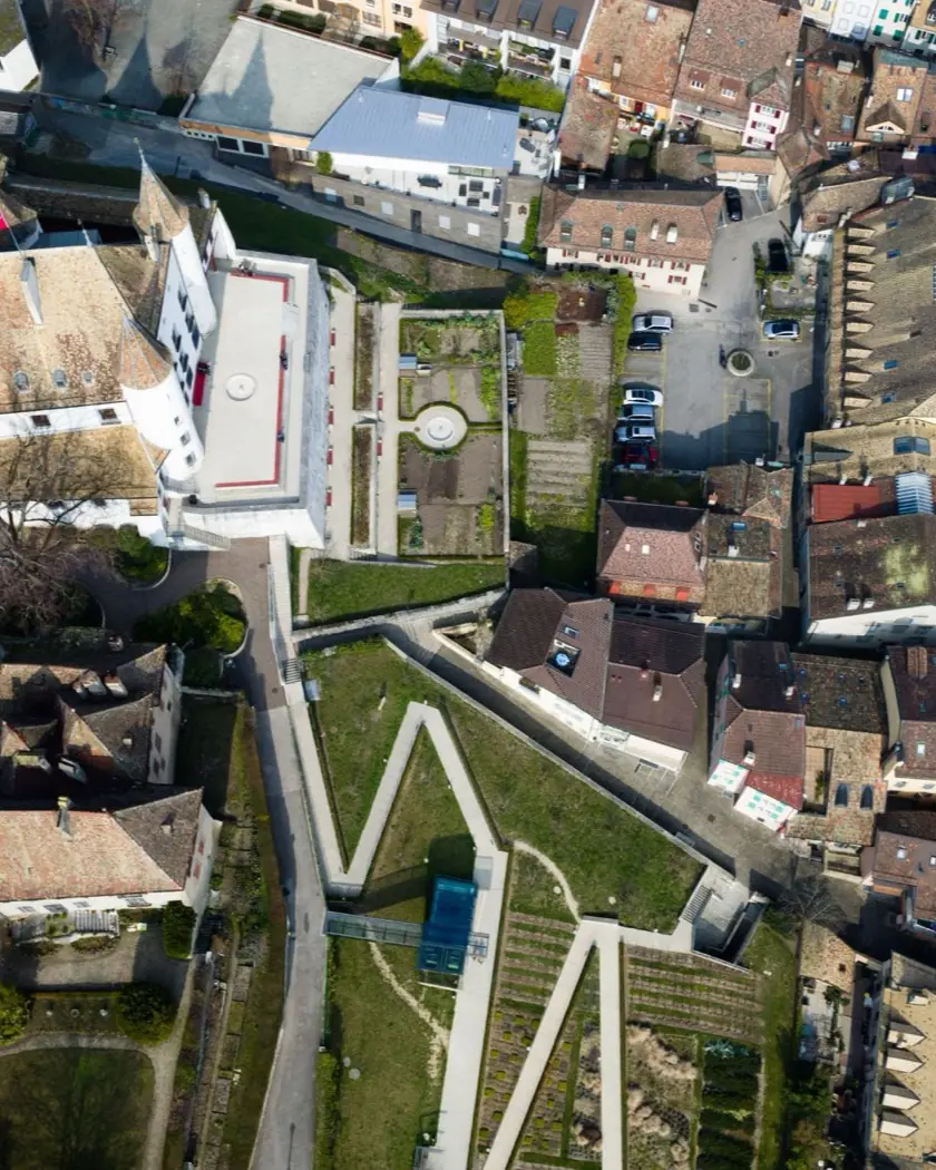 Le centre historique de Nyon vu à la verticale
